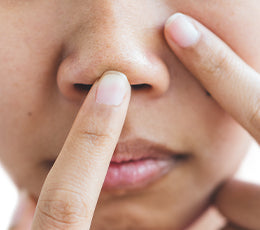 Boutons fréquents dans le nez, quelles solutions ?